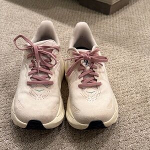 Hoka Arahi 8 Womens Sneaker - 7.5